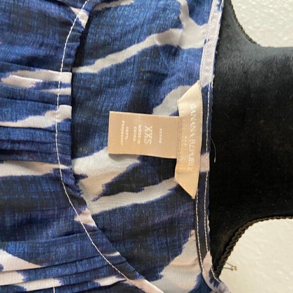 Banana republic  sleeveless top blouse XXSP - Picture 2 of 3